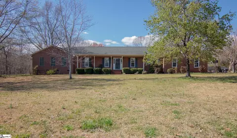 202 Centerpointe Rd, Belton, SC 29627