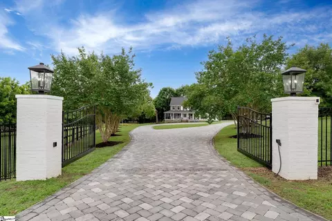206 Bruce Meadow Rd, Simpsonville, SC 29681