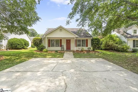 109 Thistle Ct, Greenwood, SC 29646