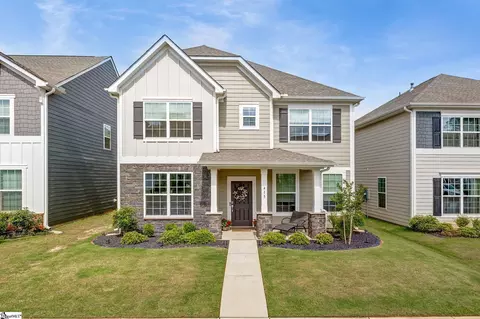415 Corsac Ct, Fountain Inn, SC 29644