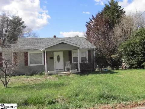 114 Cummings St, Laurens, SC 29360