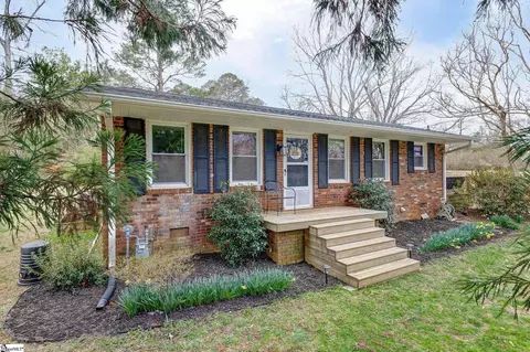 108 Meadowood Dr, Easley, SC 29640