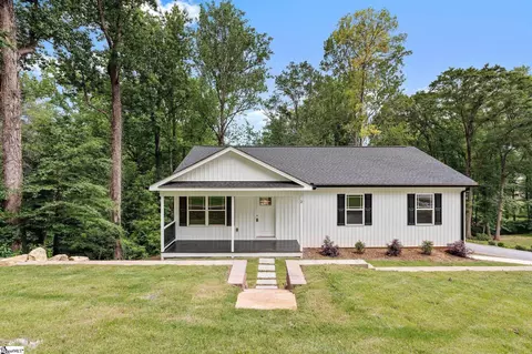 2 Hillbrook Rd, Taylors, SC 29687