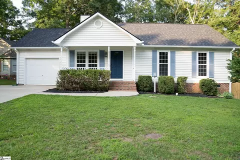 4 Woodmark Ct, Simpsonville, SC 29681
