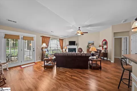 129 Worcester Ln, Easley, SC 29642 photo 5