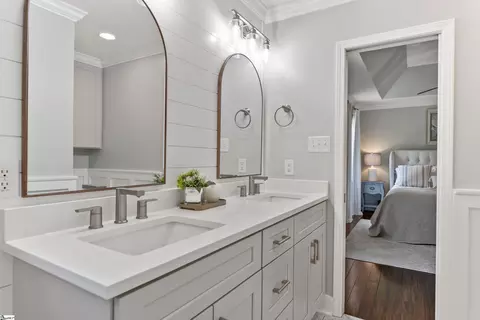 Bath - 435 Grayson Dr, Moore, SC 29369 photo 1 of 3