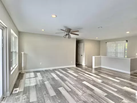 Living - 409 Pleasant View Rd, Pickens, SC 29671 photo 3 of 4