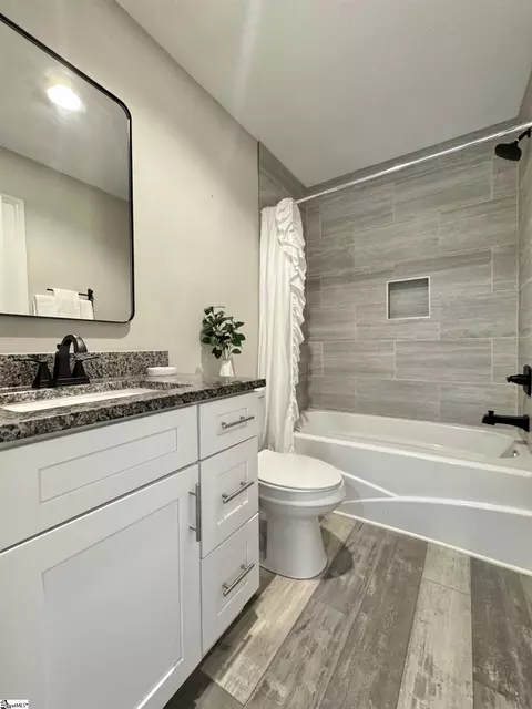 Bath - 409 Pleasant View Rd, Pickens, SC 29671 photo 3 of 4