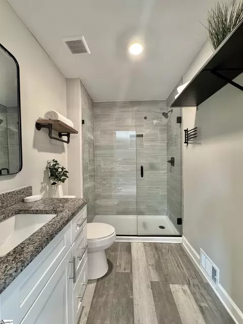 Bath - 409 Pleasant View Rd, Pickens, SC 29671 photo 1 of 4