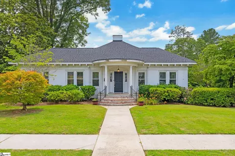 209 W Walnut St, Clinton, SC 29325