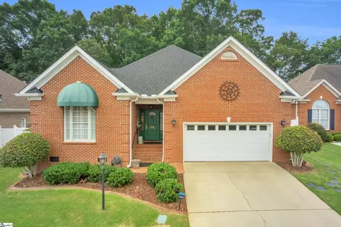 128 Banbury Cir, Simpsonville, SC 29681