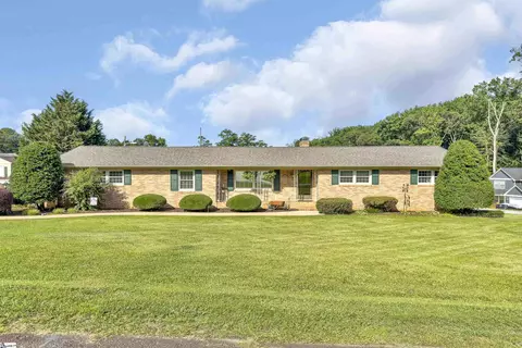 135 James Ave, Wellford, SC 29385