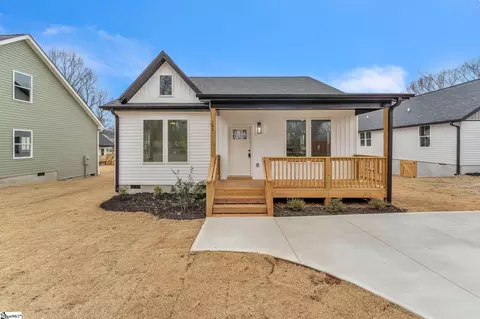 185 Dodd St, Wellford, SC 29385