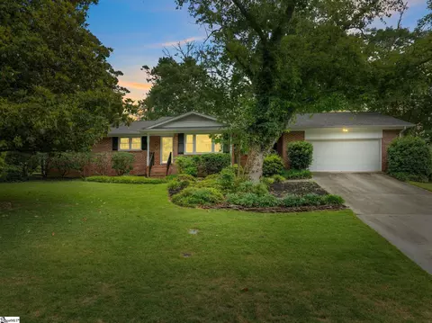 211 Crepe Myrtle Ct, Greenville, SC 29607