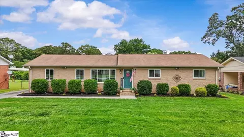 111 Avon Dr, Taylors, SC 29687