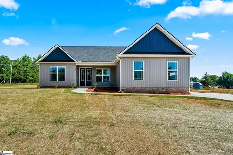 67 Hope Rd, Gray Court, SC 29645
