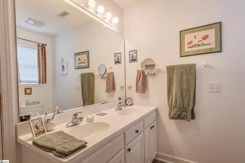 Bath - 110 Baldwin Pl, Easley, SC 29642 photo 2 of 3