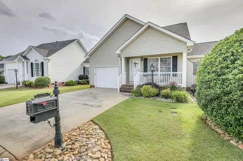 Exterior - 110 Baldwin Pl, Easley, SC 29642 photo 2 of 7