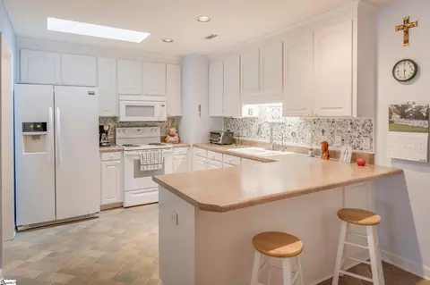 Kitchen - 110 Baldwin Pl, Easley, SC 29642 photo 2 of 5
