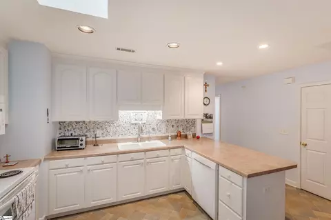 Kitchen - 110 Baldwin Pl, Easley, SC 29642 photo 5 of 5