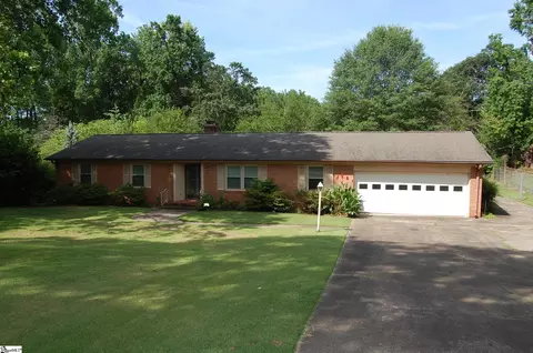 16 Heathwood Cir, Taylors, SC 29687