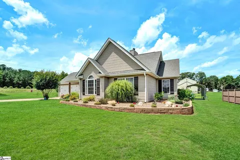 101 Natchez Ct, Gray Court, SC 29645
