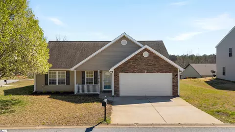 640 Slippery Moss Dr, Spartanburg, SC 29303