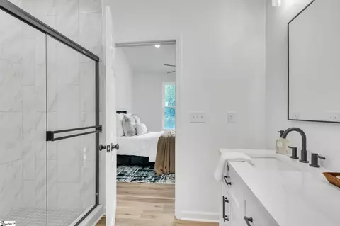 Bath - 404 Burrell St, Pendleton, SC 29670 photo 1 of 3
