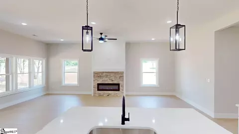 Living - 124 Susans Rd, Gaffney, SC 29341 photo 4 of 4