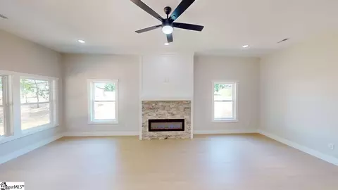 Living - 124 Susans Rd, Gaffney, SC 29341 photo 1 of 4