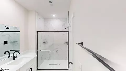 Bath - 124 Susans Rd, Gaffney, SC 29341 photo 2 of 2