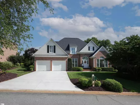 4 Glens Crossing Ct, Greer, SC 29650