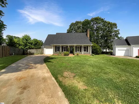 5 Ash Pt, Simpsonville, SC 29681