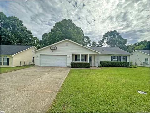 524 Country Gardens Dr, Fountain Inn, SC 29644