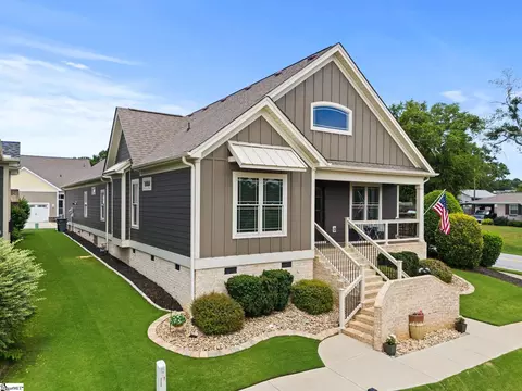 2 Worthington Ct, Simpsonville, SC 29681