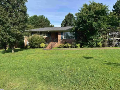 1033 E Perry Rd, Greenville, SC 29609