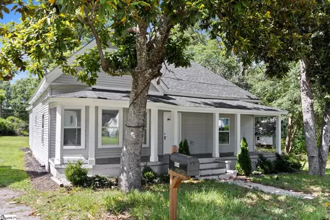 904 W Hampton St, Laurens, SC 29360