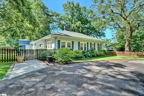 32 Walnut St, Greenville, SC 29607