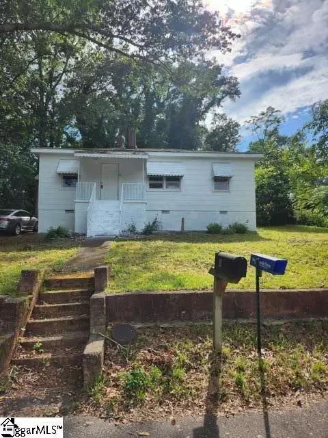 8 Pear St, Greenville, SC 29609