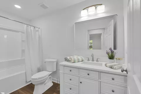 Bath - 505 E Hackney Rd, Greer, SC 29650 photo 3 of 3