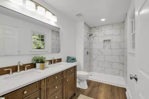 Bath - 505 E Hackney Rd, Greer, SC 29650 photo 1 of 3