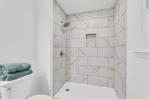 Bath - 505 E Hackney Rd, Greer, SC 29650 photo 2 of 3