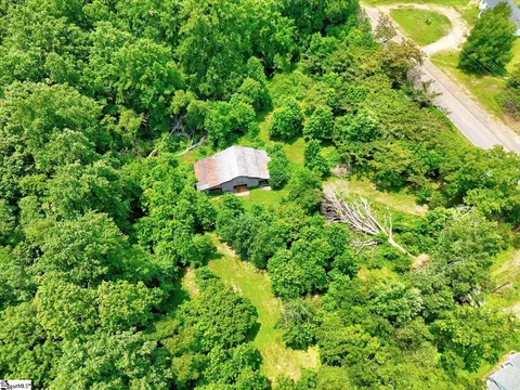 2349 Old Dobbins Bridge Rd, Townville, SC 29689