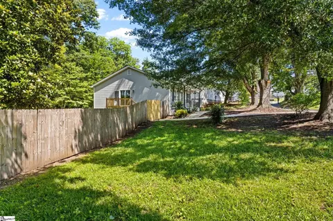 104 Gilbert St, Greer, SC 29651 photo 2