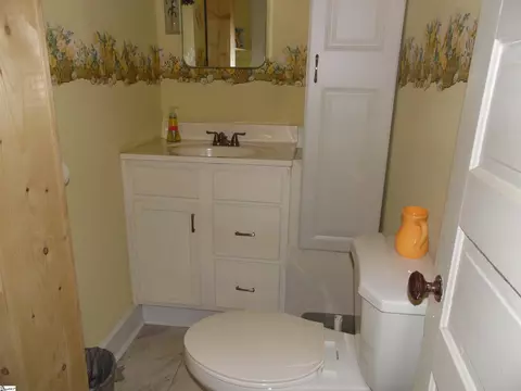 Bath - 111 W 7th Ave, Easley, SC 29640 photo 3 of 3
