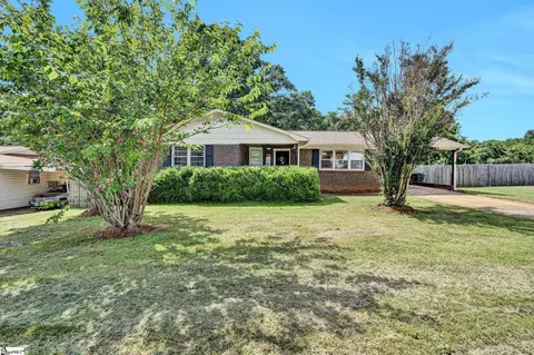 211 Uneeda Dr, Greenville, SC 29605