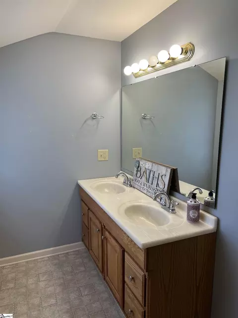Bath - 112 Garrison St, Easley, SC 29640 photo 1 of 3