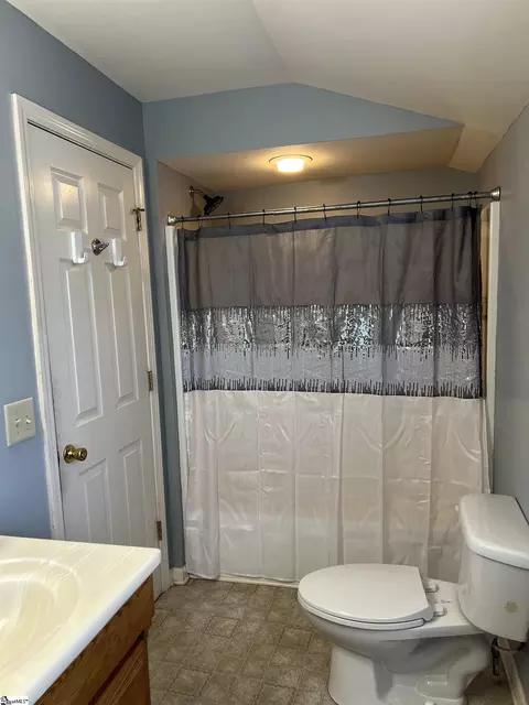 Bath - 112 Garrison St, Easley, SC 29640 photo 3 of 3