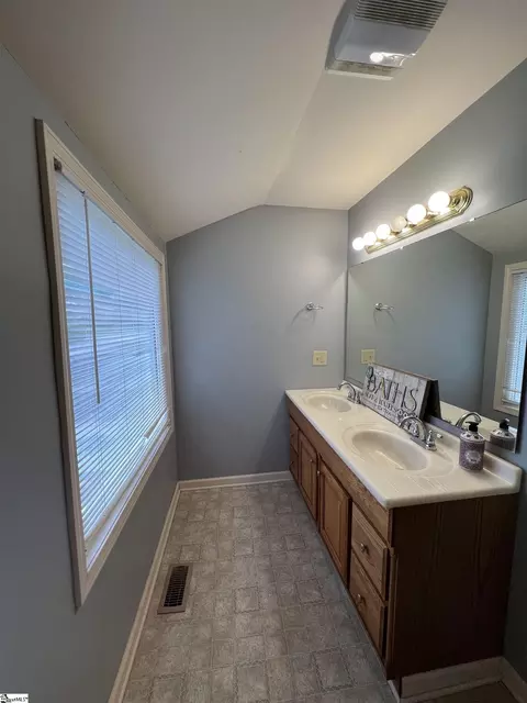 Bath - 112 Garrison St, Easley, SC 29640 photo 2 of 3
