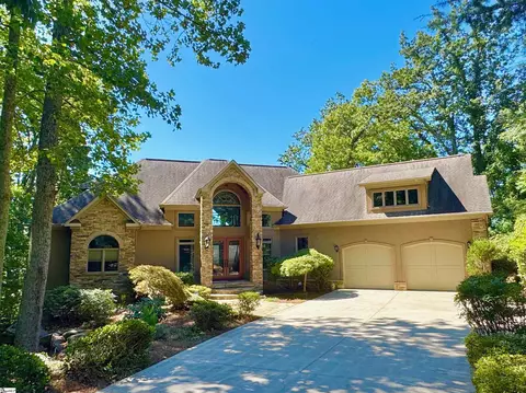 114 High Rock Ridge Dr, Landrum, SC 29356